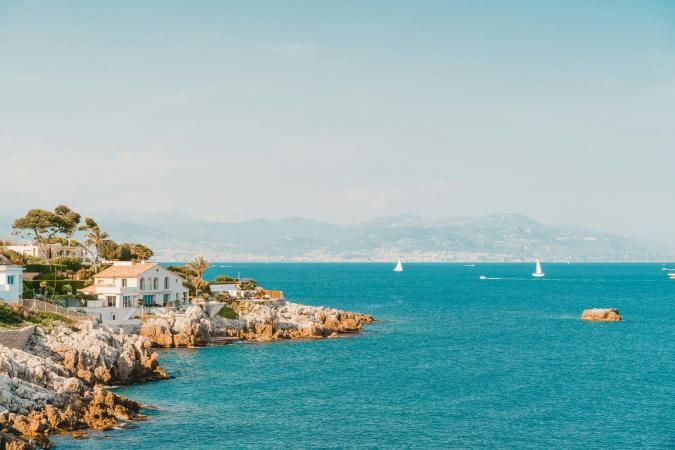 Discover & explore the best beaches near Mouratoglou Hotel & Resort
