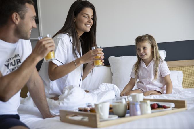 Why is the French Riviera the perfect vacation spot for families?