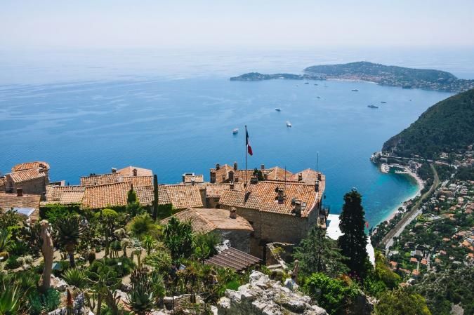 Why is the French Riviera the perfect vacation spot for families?